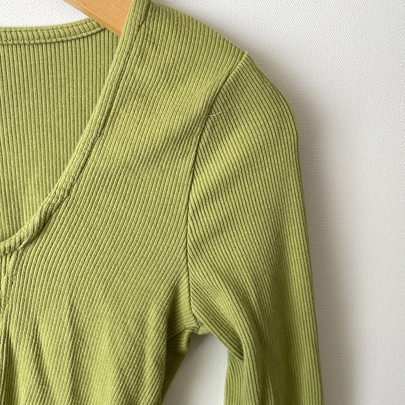 Garage: Pale Green Long Sleeved Cropped Top. Soft Fabric. Size S. - Picture 3 of 4